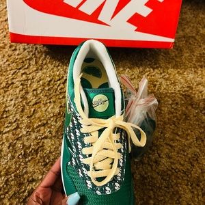 *Never been worn… These are the NIKE AIR MAX 1 PRM (Pine Green)